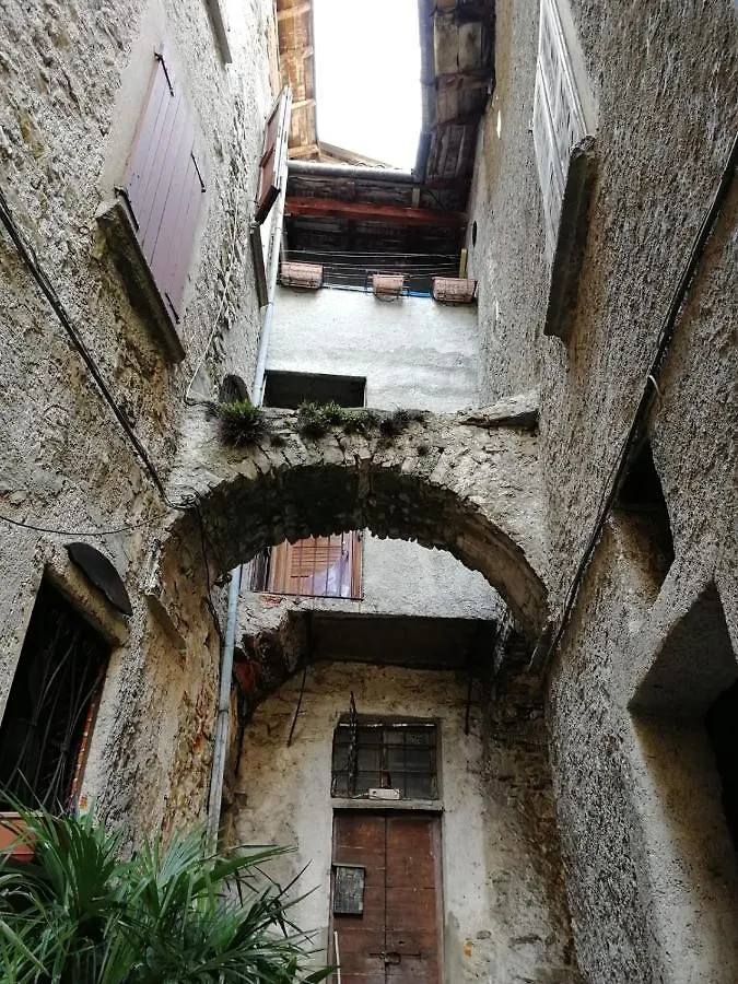 L'Antico Borgo, Un Mix Di Storia E Romanticismo Villa Lierna 0*,